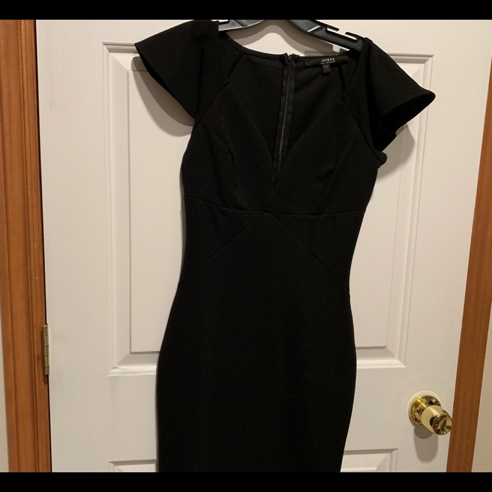 Guess perfect black dress with low cut In front